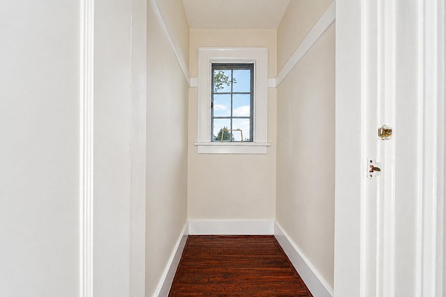 1225 W 26th Avenue Vancouver, BC - 24