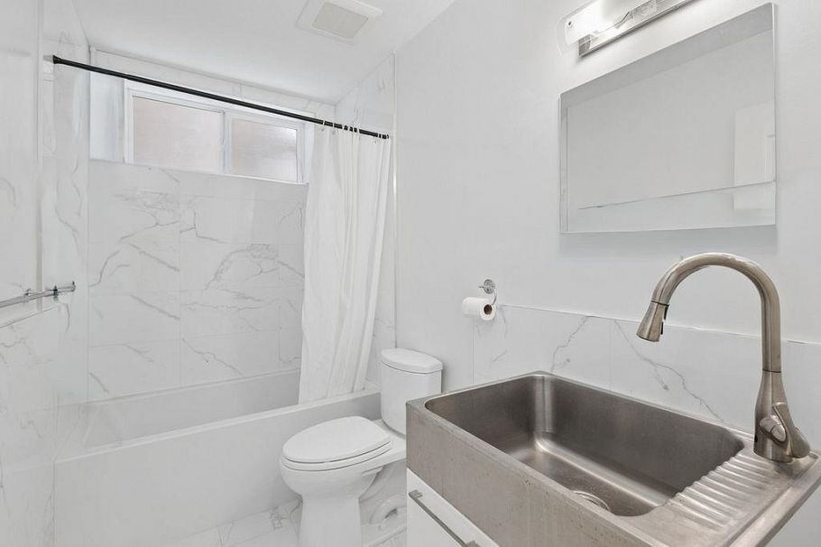 2709 W 37th Avenue Vancouver, BC - 24