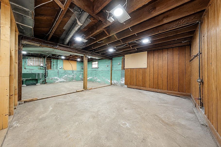 1225 W 26th Avenue Vancouver, BC - 31