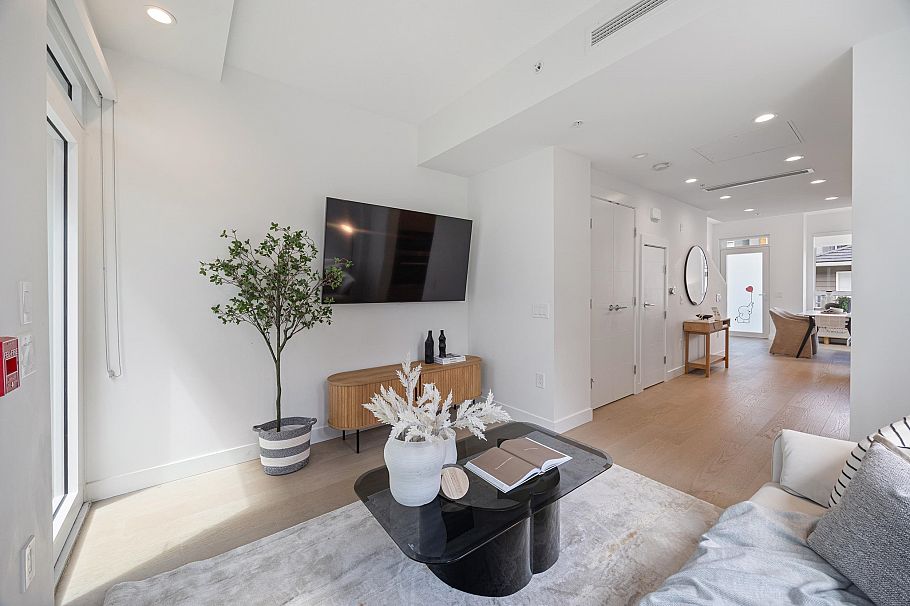 477 W King Edward Avenue Vancouver, BC - 2