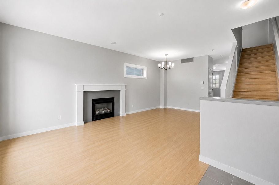 3265 Clermont Mews Vancouver, BC - 9