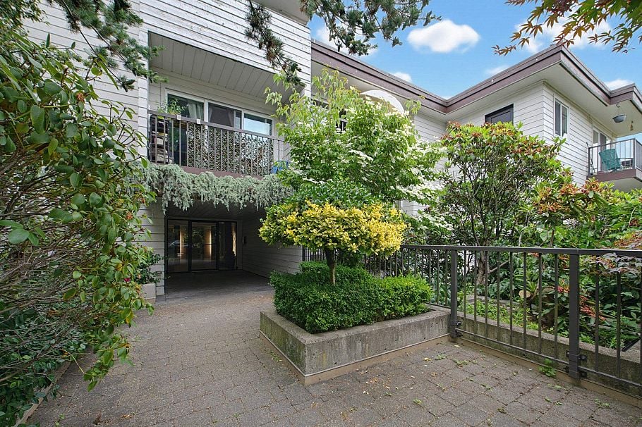 301 2125 W 2nd Avenue Vancouver, BC - 1