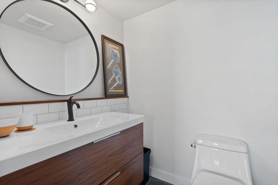 701 140 E Keith Road North Vancouver, BC - 32