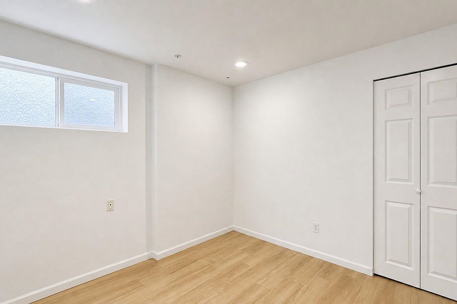3578 W 15th Avenue Vancouver, BC - 37