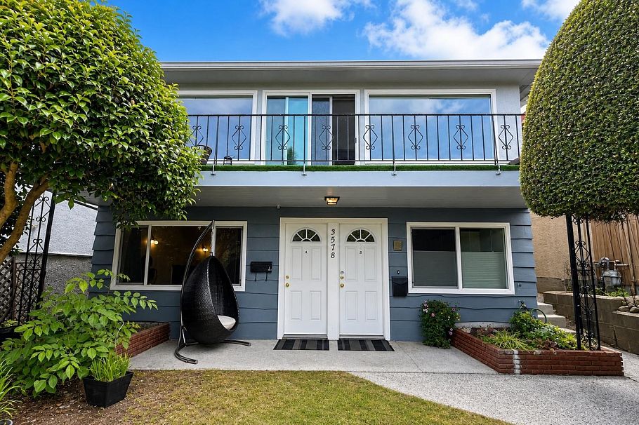 3578 W 15th Avenue Vancouver, BC - 1