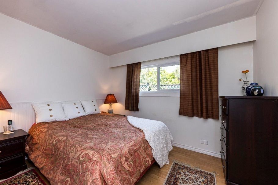 1140 Pinewood Crescent North Vancouver, BC - 9