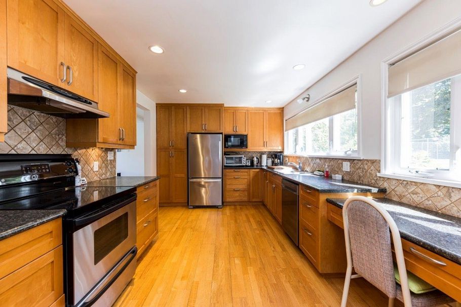 1140 Pinewood Crescent North Vancouver, BC - 6