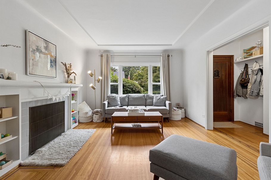 2966 W 33rd Avenue Vancouver, BC - 1