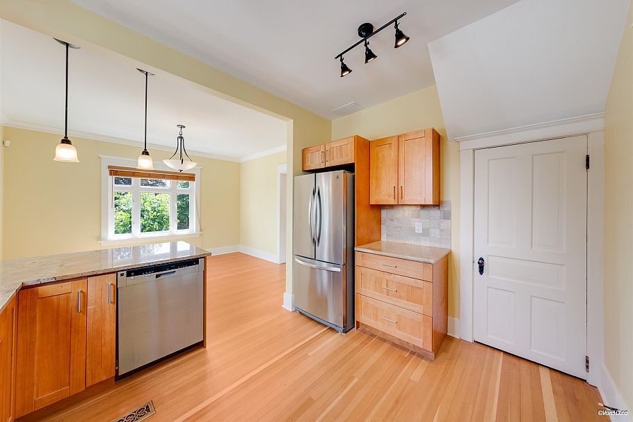 848 E 6th Street North Vancouver, BC - 17
