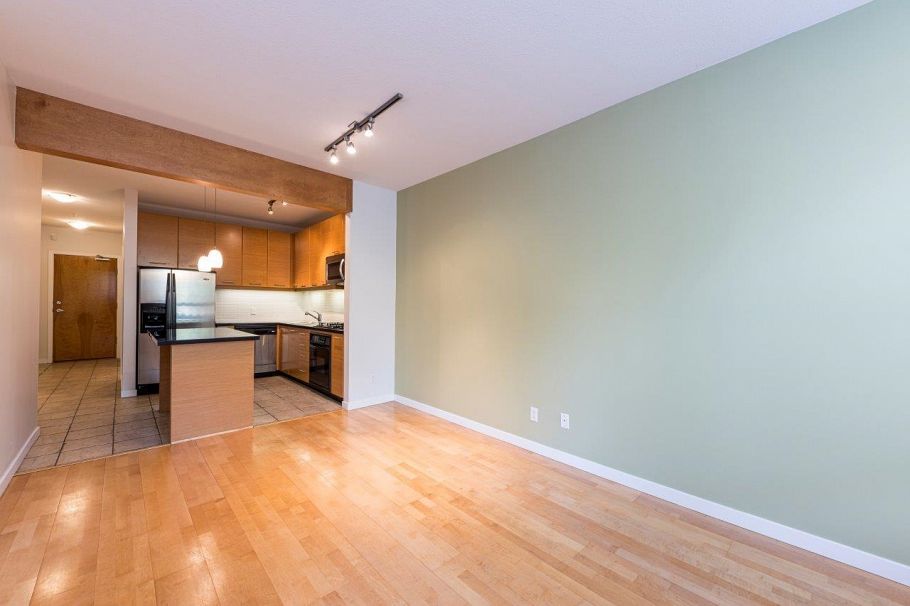 208 560 Raven Woods Drive North Vancouver, BC - 3