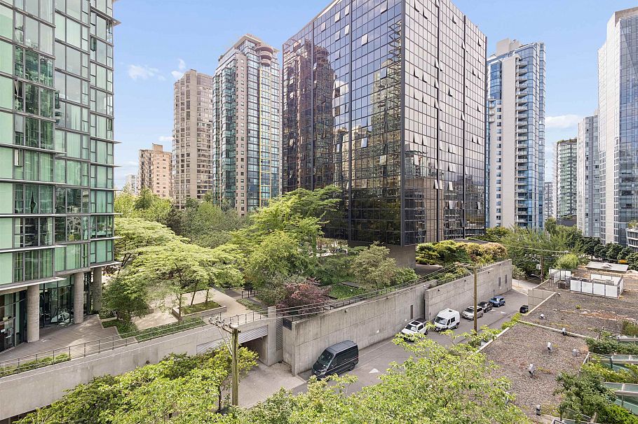 903 1328 W Pender Street Vancouver, BC - 19