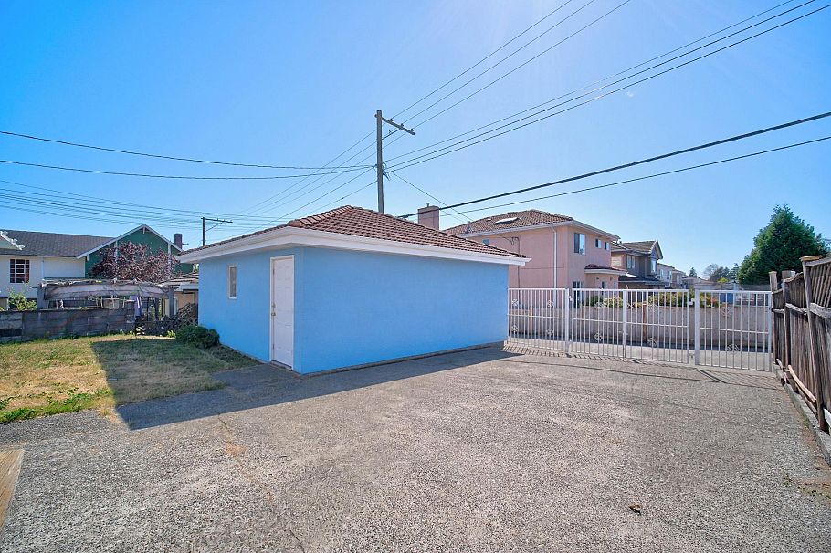 7275 Victoria Drive Vancouver, BC - 21