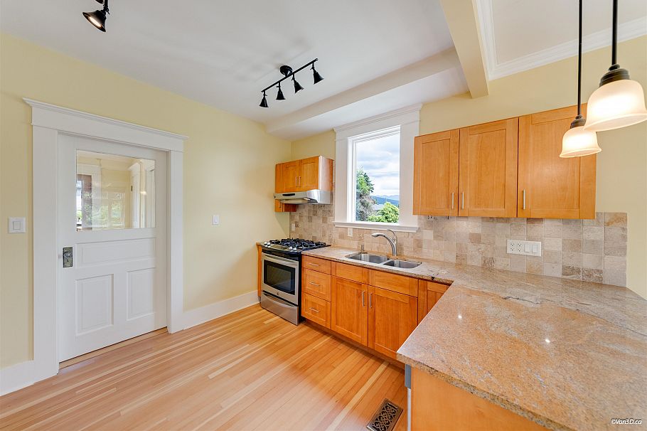 848 E 6th Street North Vancouver, BC - 20