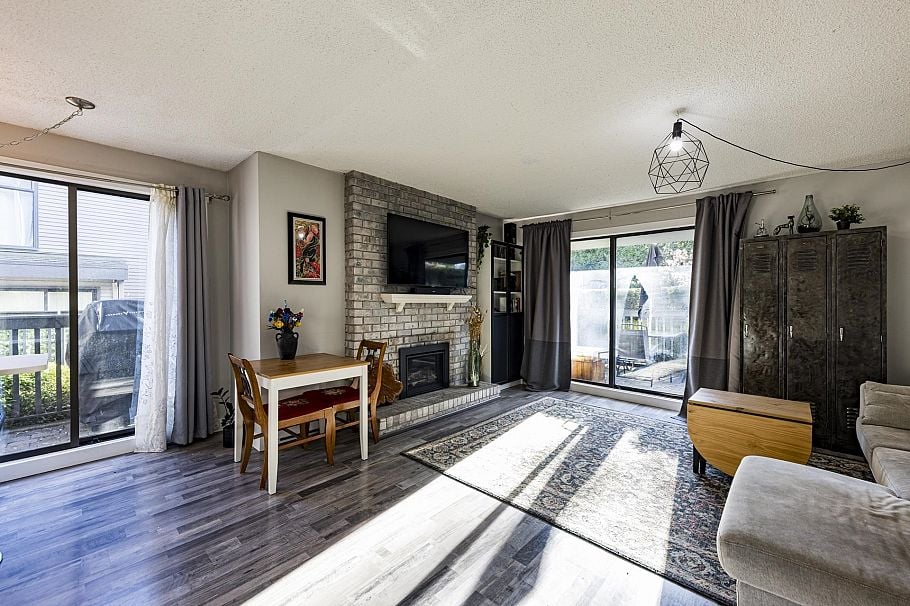 3132 Lonsdale Avenue North Vancouver, BC - 1