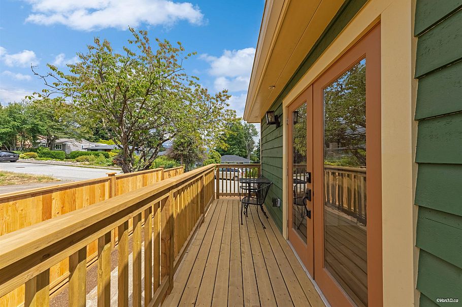 848 E 6th Street North Vancouver, BC - 12
