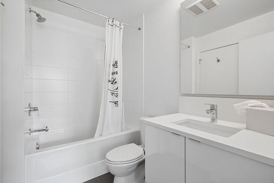 204 1621 Hamilton Avenue North Vancouver, BC - 20