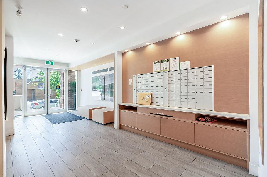 204 1621 Hamilton Avenue North Vancouver, BC - 27
