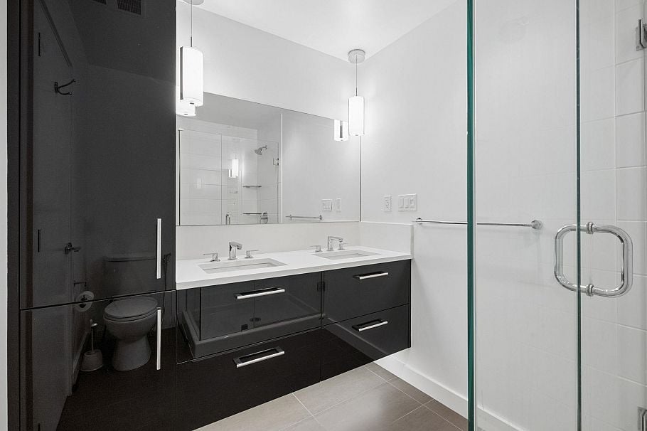 204 1621 Hamilton Avenue North Vancouver, BC - 18
