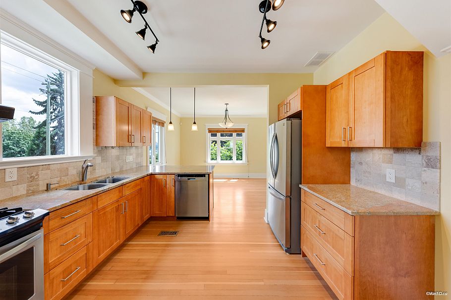 848 E 6th Street North Vancouver, BC - 15