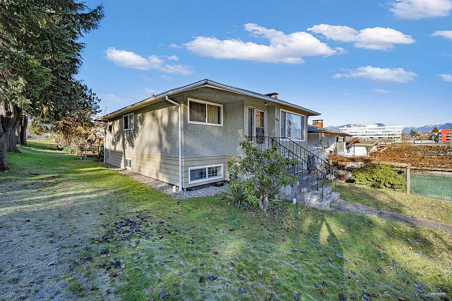 3091 Renfrew Street Vancouver, BC - 1