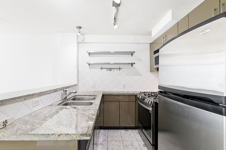 903 1328 W Pender Street Vancouver, BC - 8