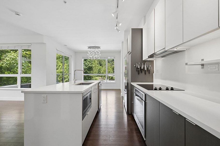 204 1621 Hamilton Avenue North Vancouver, BC - 4