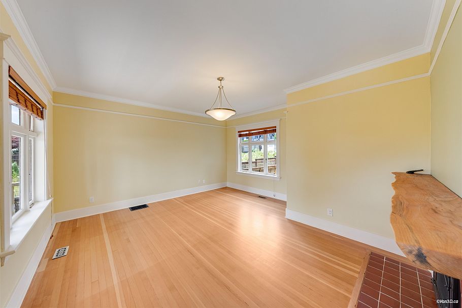 848 E 6th Street North Vancouver, BC - 26