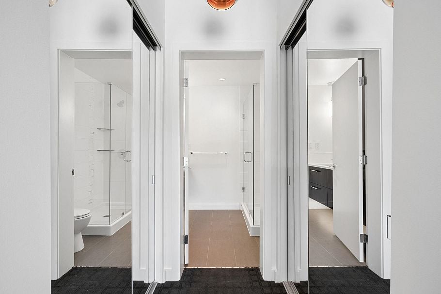 204 1621 Hamilton Avenue North Vancouver, BC - 17