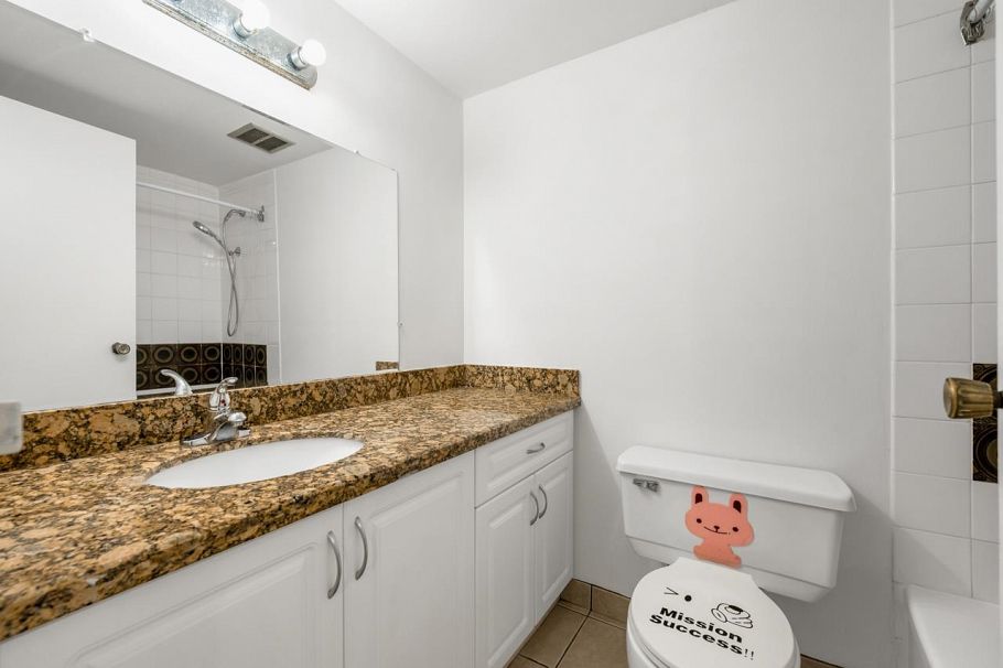 210 1420 8th Avenue Vancouver, BC - 18
