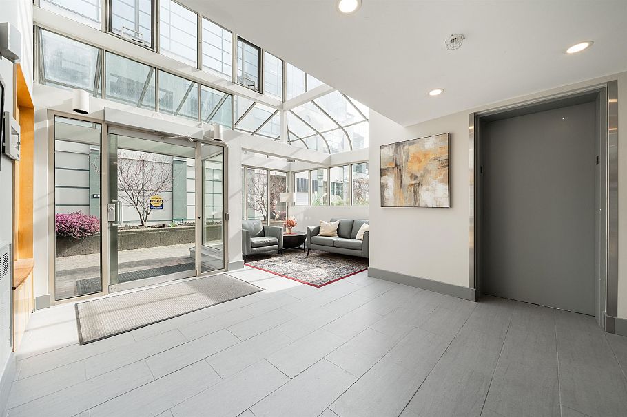 405 1502 Island Park Walk Vancouver, BC - 2