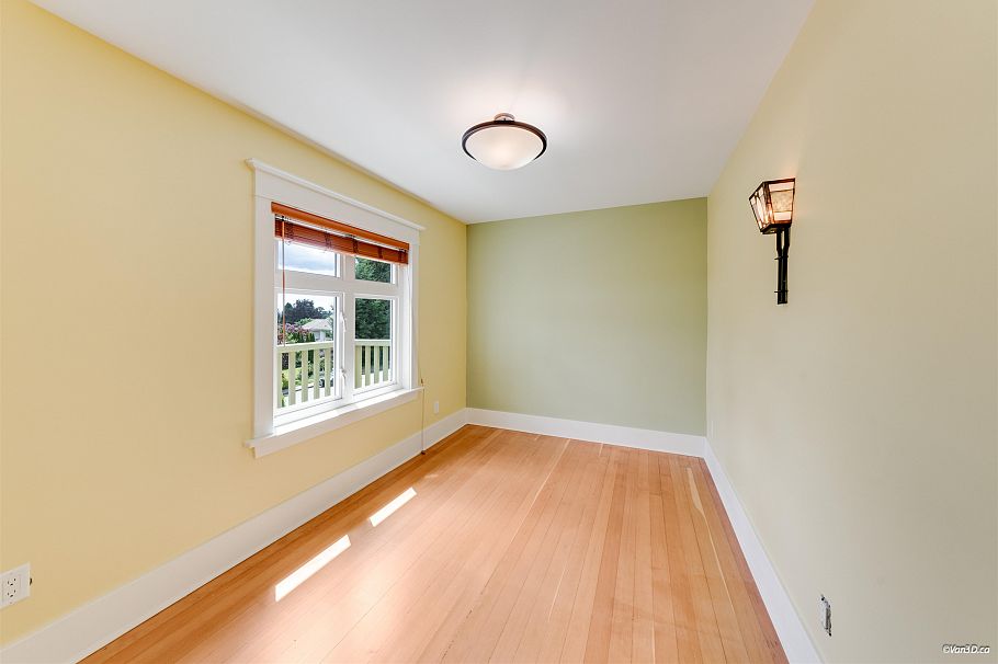 848 E 6th Street North Vancouver, BC - 33