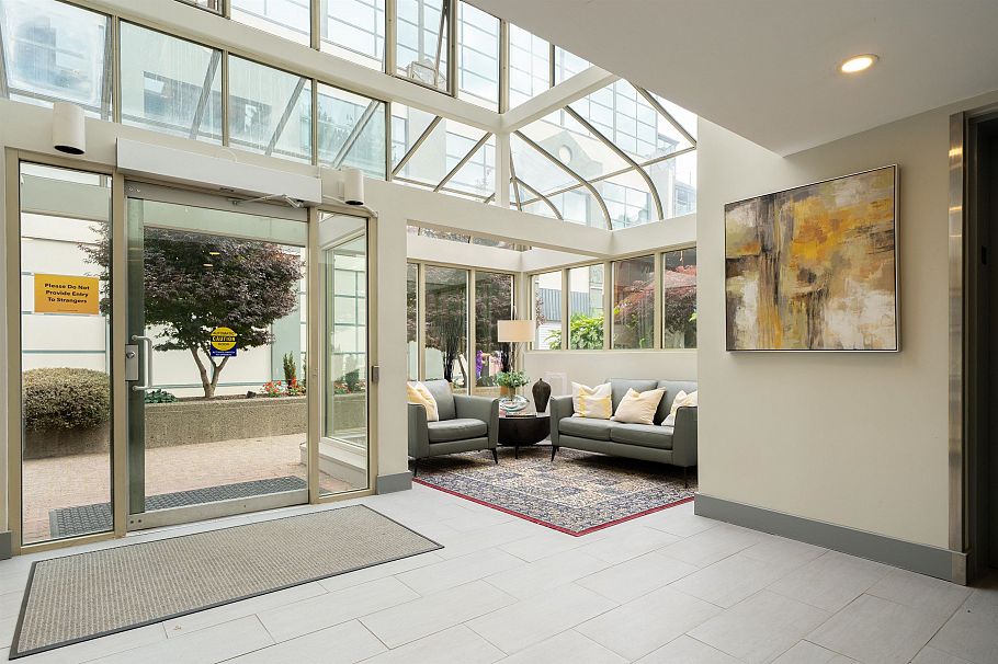 405 1502 Island Park Walk Vancouver, BC - 2