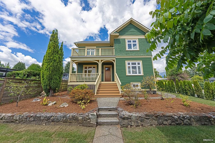 848 E 6th Street North Vancouver, BC - 2