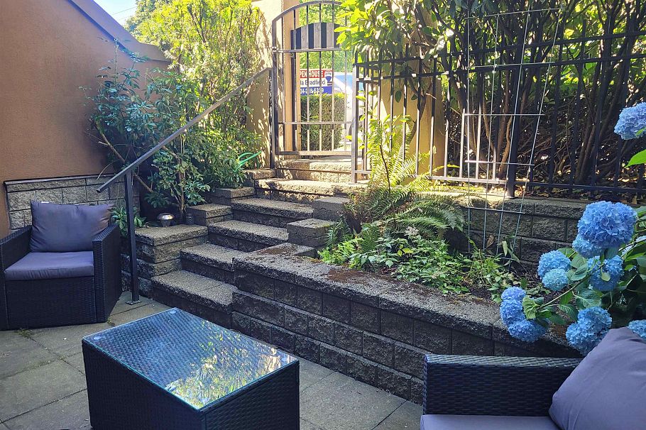 3068 W 4th Avenue Vancouver, BC - 1