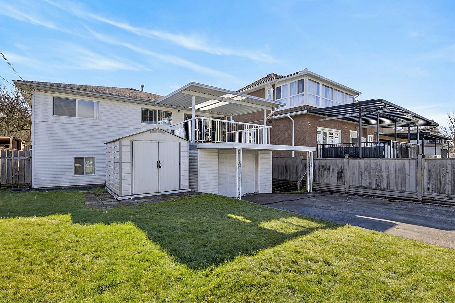 3571 E 46th Avenue Vancouver, BC - 23