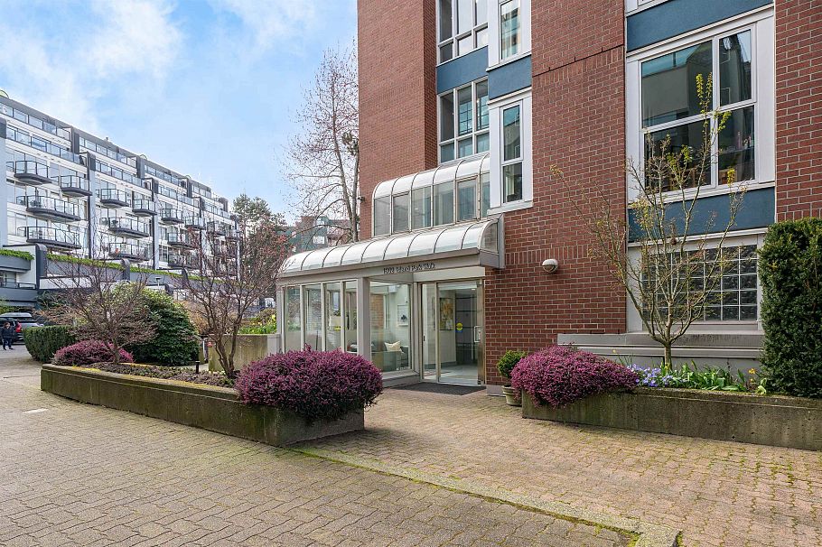 405 1502 Island Park Walk Vancouver, BC - 1