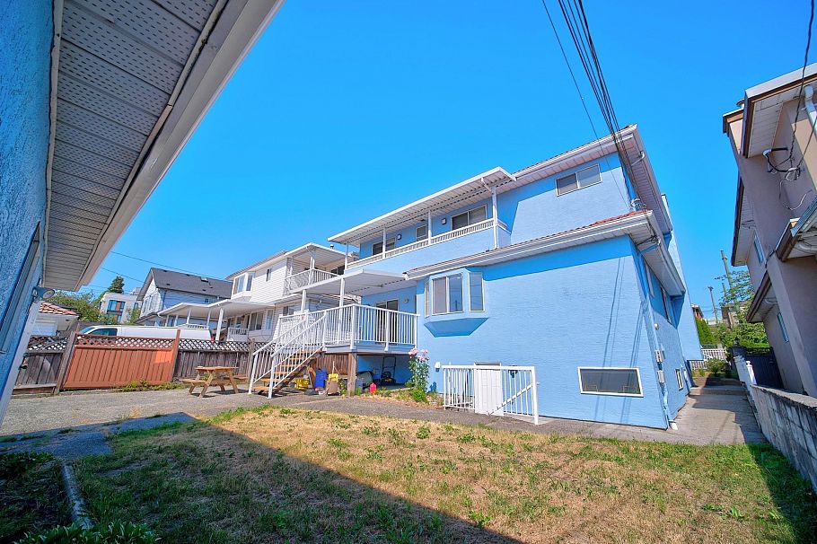 7275 Victoria Drive Vancouver, BC - 19