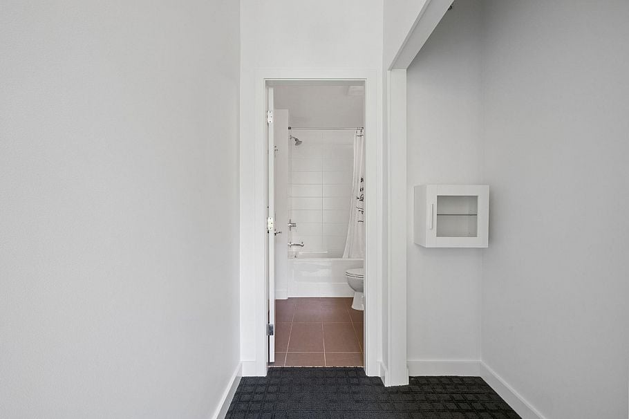 204 1621 Hamilton Avenue North Vancouver, BC - 13