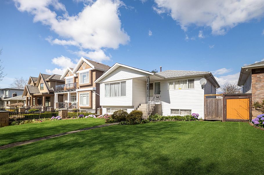 3571 E 46th Avenue Vancouver, BC - 3