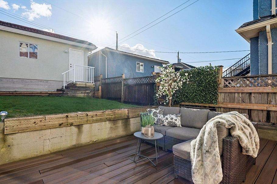 2748 E 23rd Avenue Vancouver, BC - 27