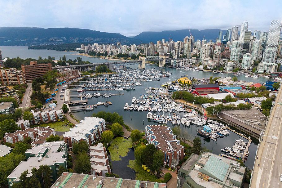 405 1502 Island Park Walk Vancouver, BC - 40