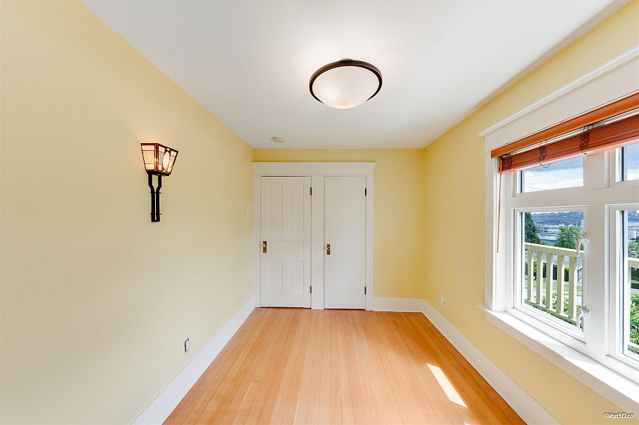 848 E 6th Street North Vancouver, BC - 35