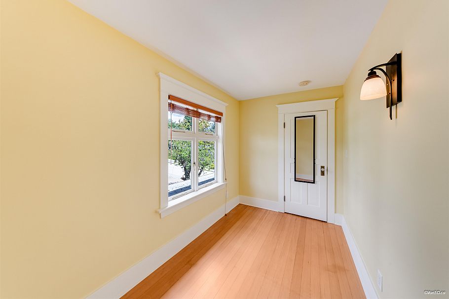 848 E 6th Street North Vancouver, BC - 32