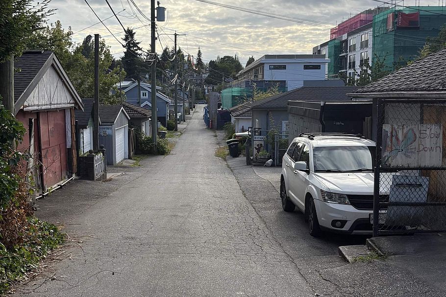 676 E King Edward Avenue Vancouver, BC - 3
