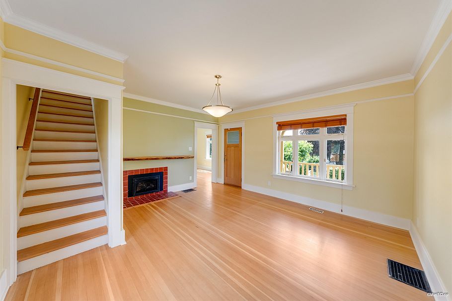 848 E 6th Street North Vancouver, BC - 27