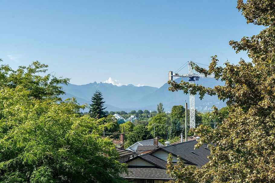 2748 E 23rd Avenue Vancouver, BC - 28