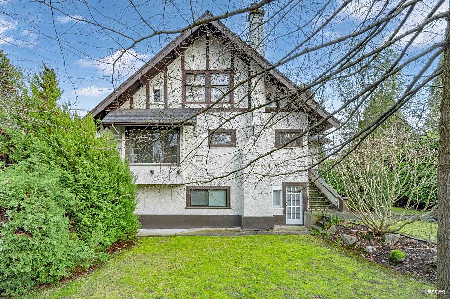 1131 W 16th Avenue Vancouver, BC - 5