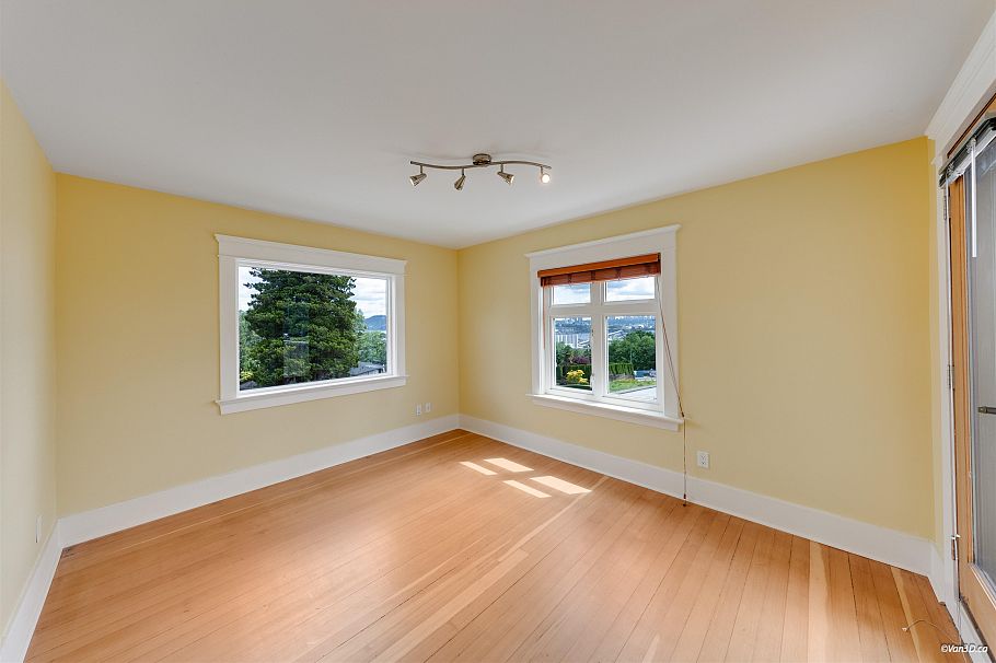 848 E 6th Street North Vancouver, BC - 36