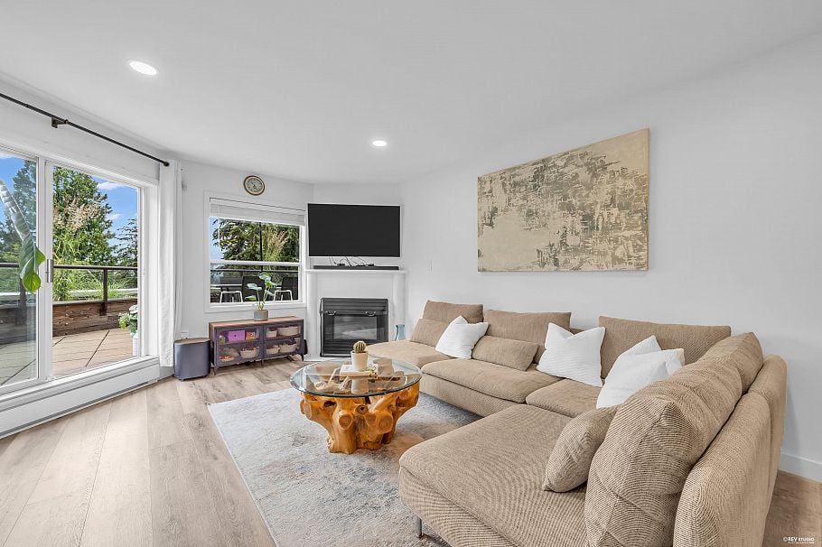 604 1500 Ostler Court North Vancouver, BC - 4