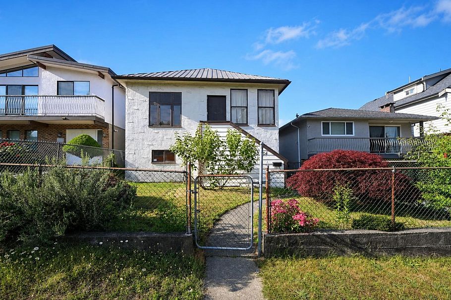 2354 E 33rd Avenue Vancouver, BC - 1